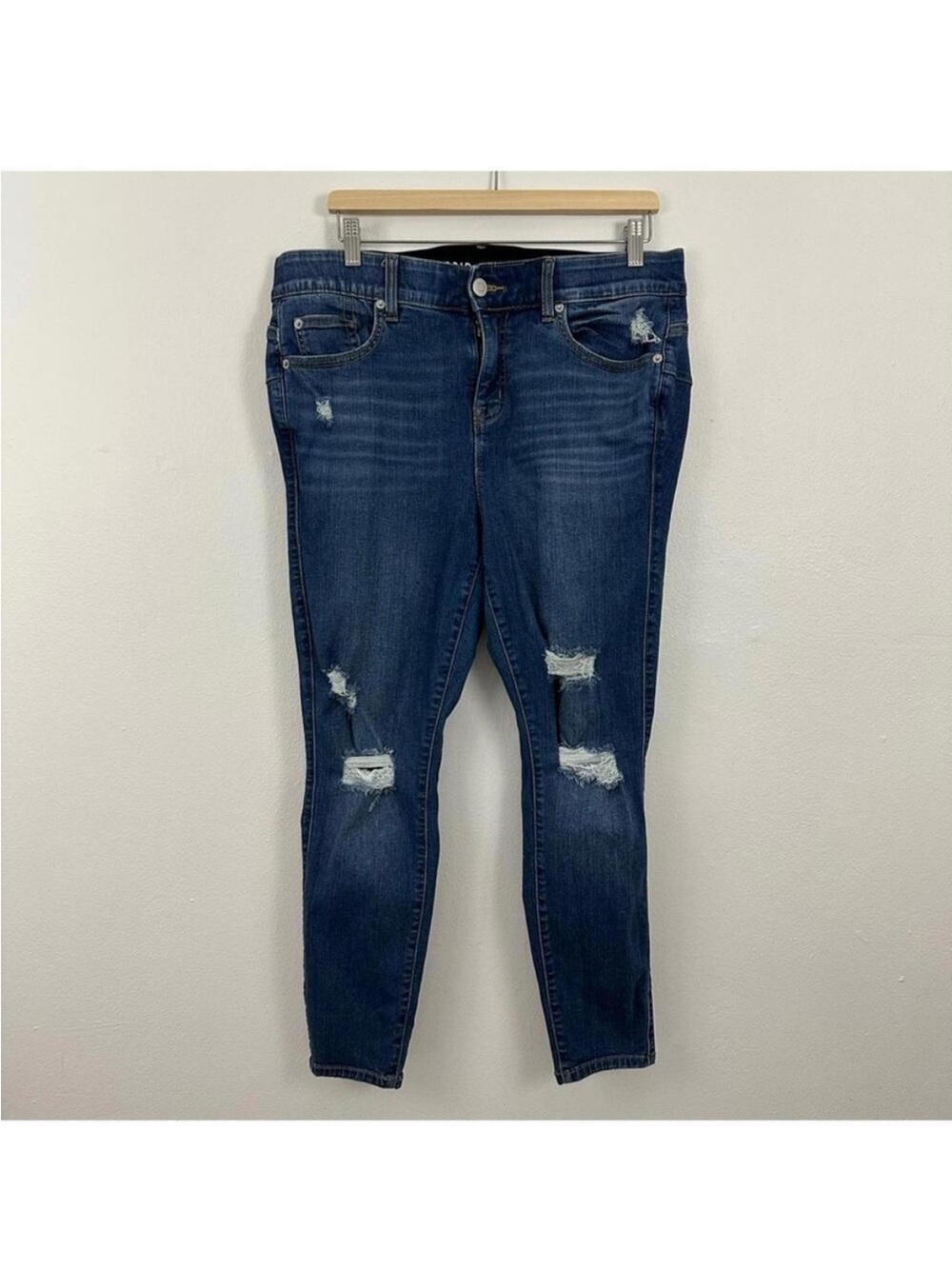 Torrid Women’s Distressed Bombshell Skinny Jeans Size 16S - Picture 1 of 6